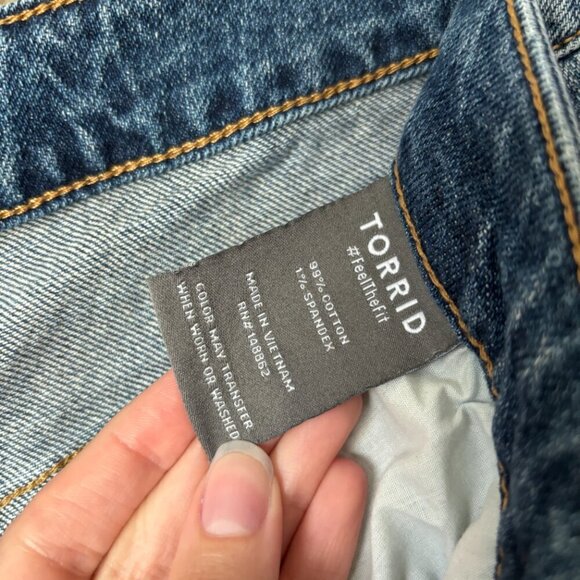 Torrid 18R Straight Classic Denim High-Rise Studded Jeans - Picture 12 of 13